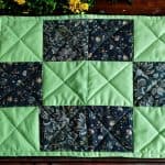 Decor masa handmade 39x26 cm (naproane) verde inchis cu negru