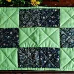 Decor masa handmade 39x26 cm (naproane) verde inchis cu negru