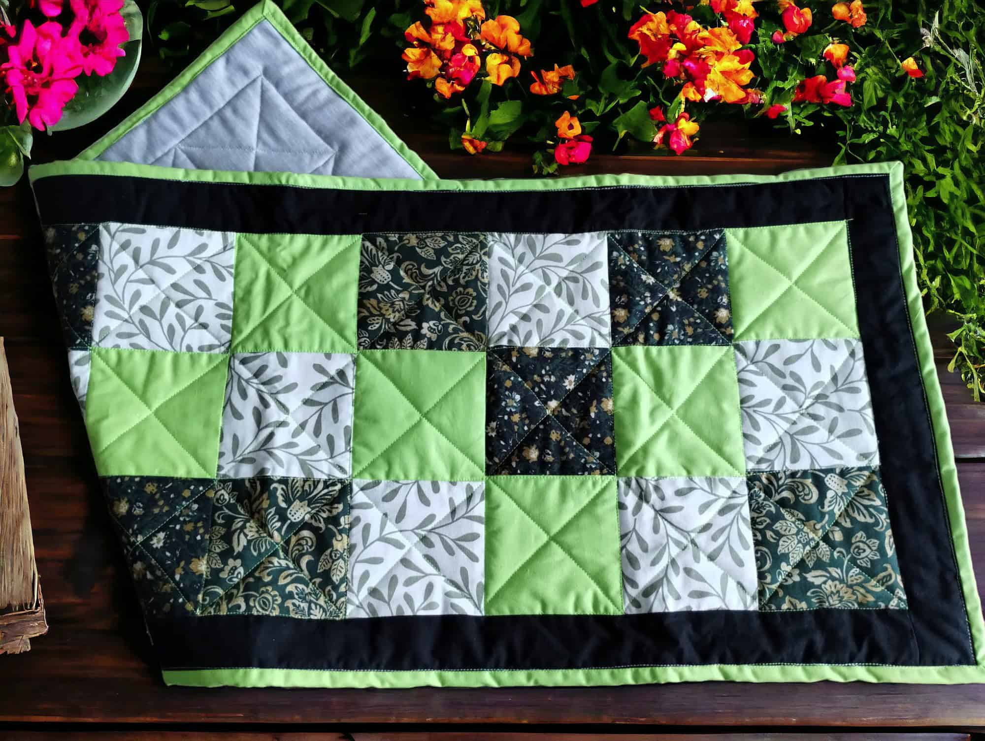 Decor masa handmade 92x36 cm-Photoroom Decor masa handmade 92x36 cm (naproane) verde inchis cu negru si alb - imagine 1