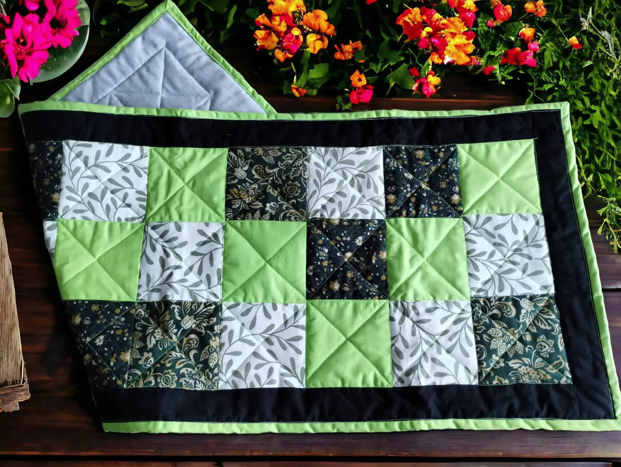 Decor masa handmade 92x36 cm-Photoroom Decor masa handmade 92x36 cm (naproane) verde inchis cu negru si alb - imagine 1