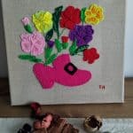 Tablou din material textil, cusut manual, dimensiune 20x10, model  Pantoful cu flori