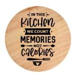Tocator din lemn, HandMade,  personalizat 'in this kitchen we count memories not calories'