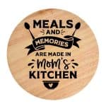 Tocator din lemn, HandMade,  personalizat 'meals and memories are made in mom's kitchen'