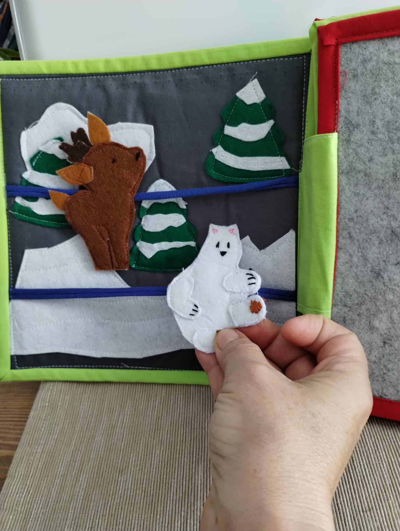 Quiet Book Handmade Houses2 Quiet Book „The City”, Quiet Book Montessori, Jucărie educativă, Quiet Book de activități - imagine 2