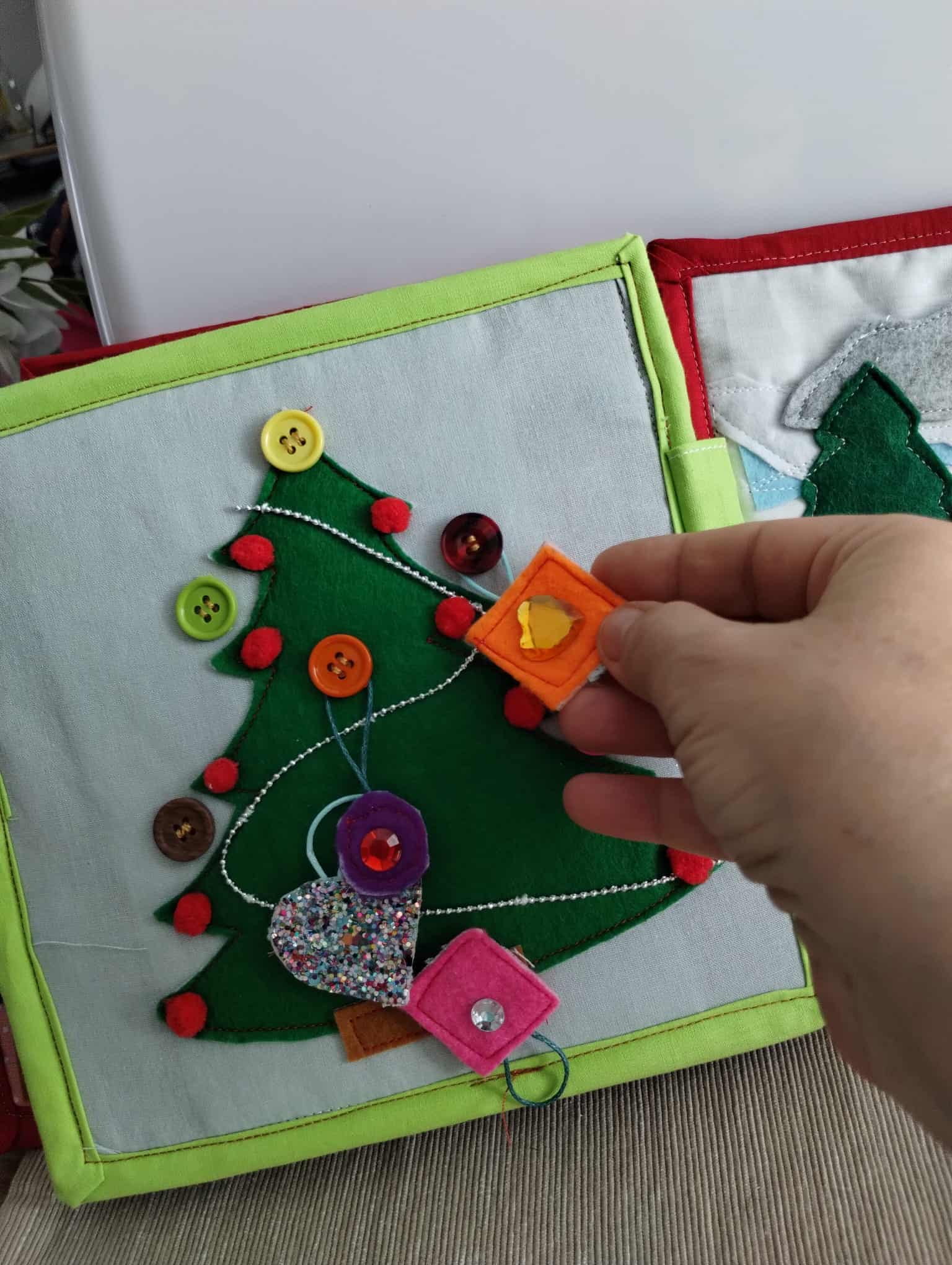 Quiet Book handmade Santa Claus7 Quiet Book „Santa Claus”, Quiet Book Montessori, Jucărie educativă, Quiet Book de activități - imagine 7