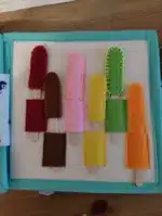 Bastoane din fetru colorate pentru activități creative și educaționale pentru copii.