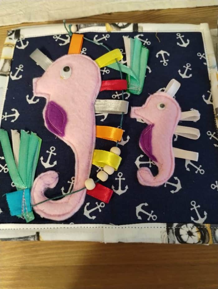 Papuc copii din fetru cu camă, decor pentru hobby-uri și proiecte creative.