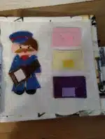 Jucarie educativa cu pungi colorate si figura de politist, pentru dezvoltarea abilitatilor motrice si imaginative ale copiilor.