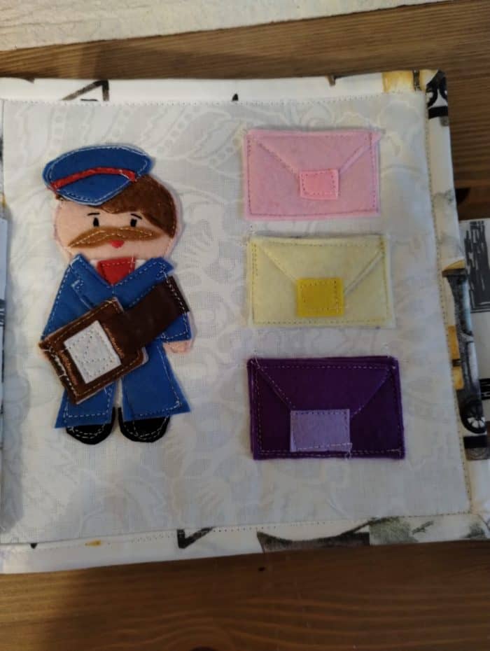 Jucarie educativa cu pungi colorate si figura de politist, pentru dezvoltarea abilitatilor motrice si imaginative ale copiilor.