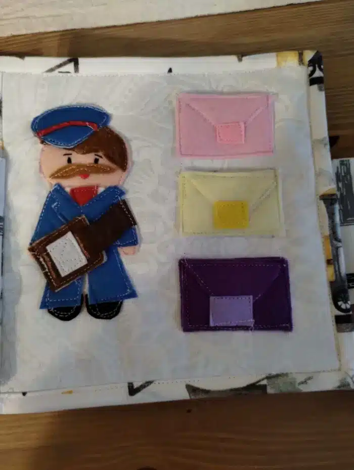 Jucarie educativa cu pungi colorate si figura de politist, pentru dezvoltarea abilitatilor motrice si imaginative ale copiilor.
