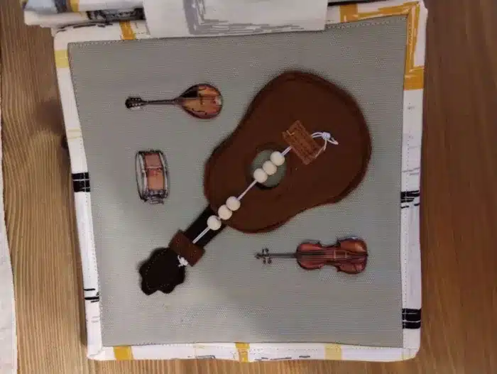 Jucării de lemn pentru copii, instrumente muzicale și decor pentru joc și învățare. Set oportun pentru dezvoltarea creativității și imaginației.