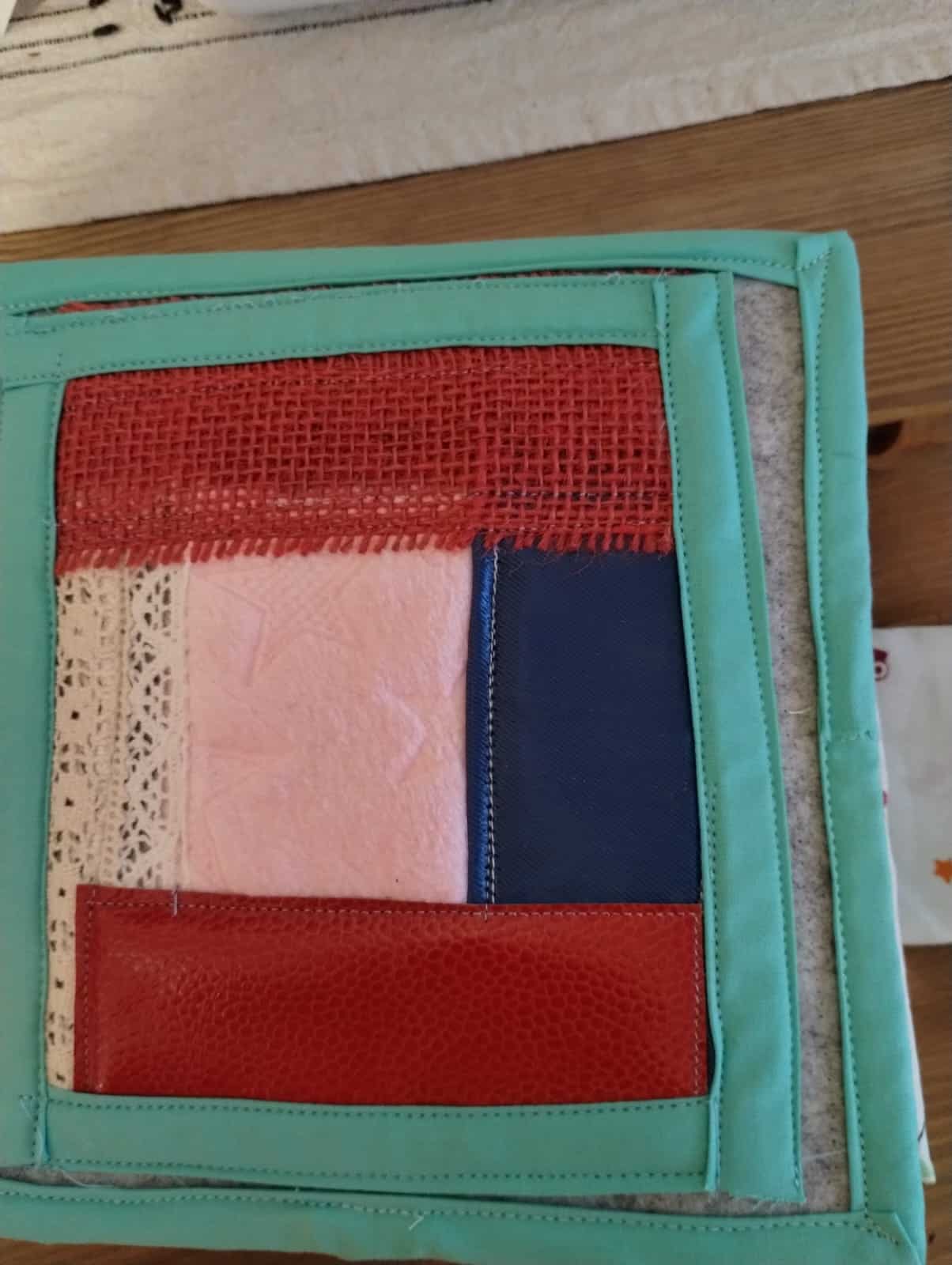 Quiet book Ferma Animalelor-1 Jucării și hobby-uri pentru creație artistică și joc pentru copii.