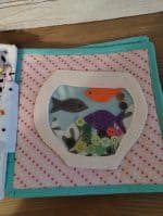 Paletă de activități pentru copii cu animale, butoane și materiale pentru cusut, pentru joc și învățare creative.