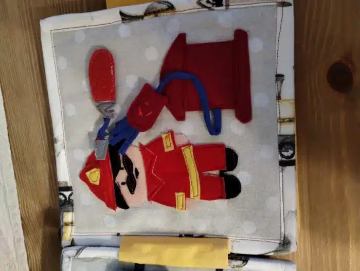 Quiet book handmade din fetru "Pisicuta Rosie" - imagine 9
