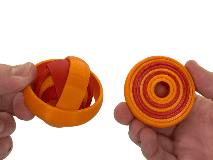 Jucării din plastic pentru copii, modele colorate și distractive.