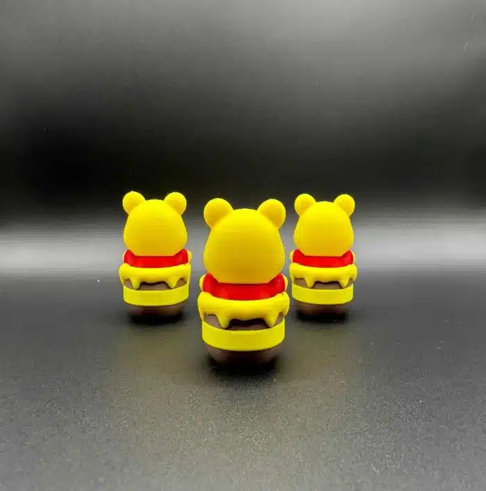 Jucării și figurine de pluș Winnie the Pooh pentru colecție și decorare copii, cadouri și accesorii amuzante, distractive, din materiale de calitate.